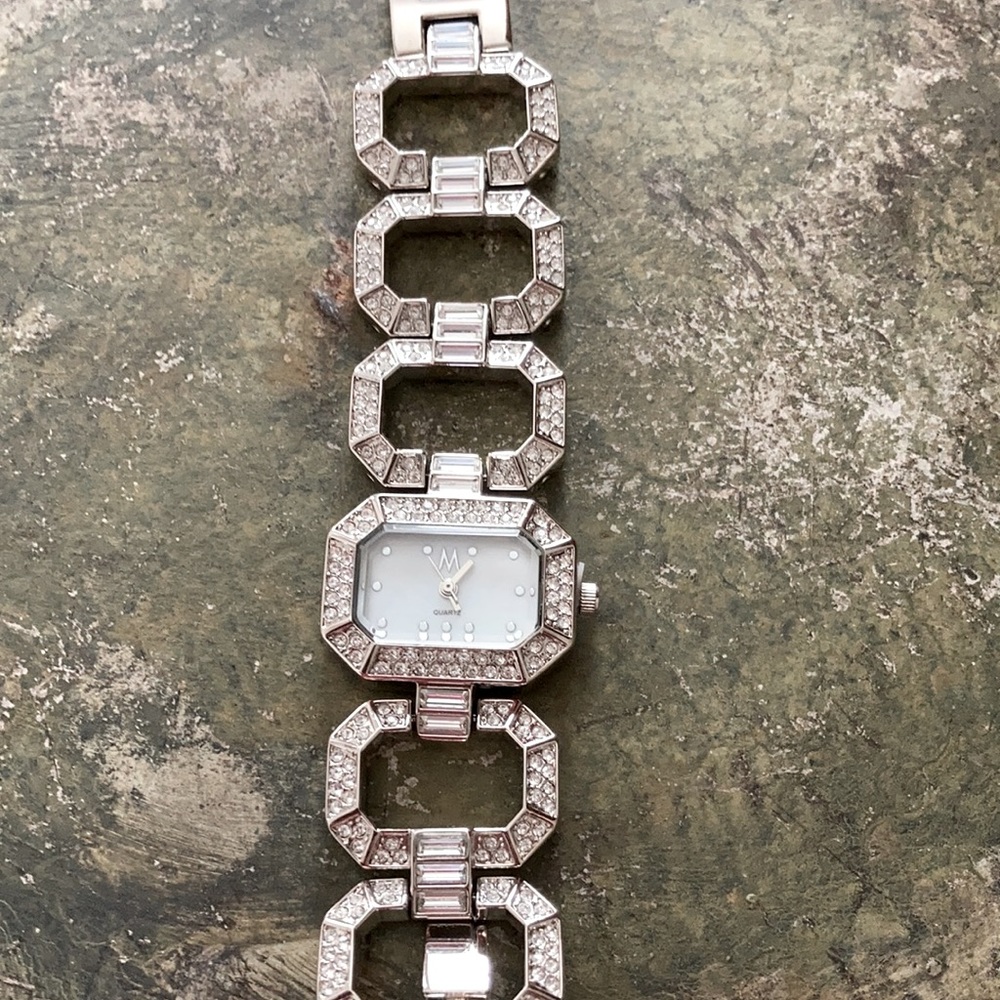 Beautiful Timepiece bracelet - Picture 2 of 9